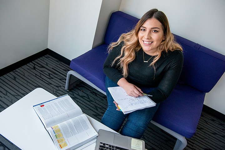 Photo of DTLA Business Administration student, Stephanie Barraza